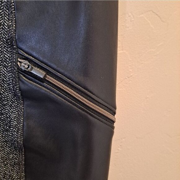 Athleta luxe drift metro moto legging with leather trim and zipper pockets. - Picture 2 of 6